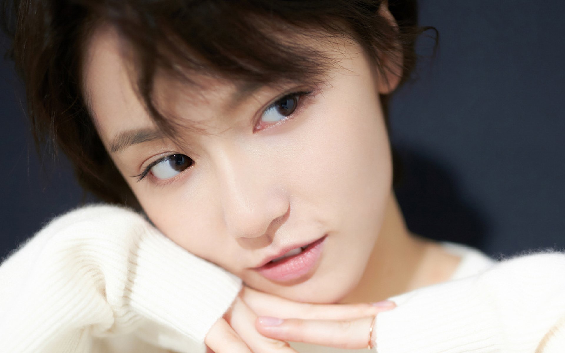 真丝布料是怎么做出来的呢视频(女式真丝布料怎样裁剪视频)